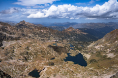 Vista de los lagos de colomers desde la cima del Ratera